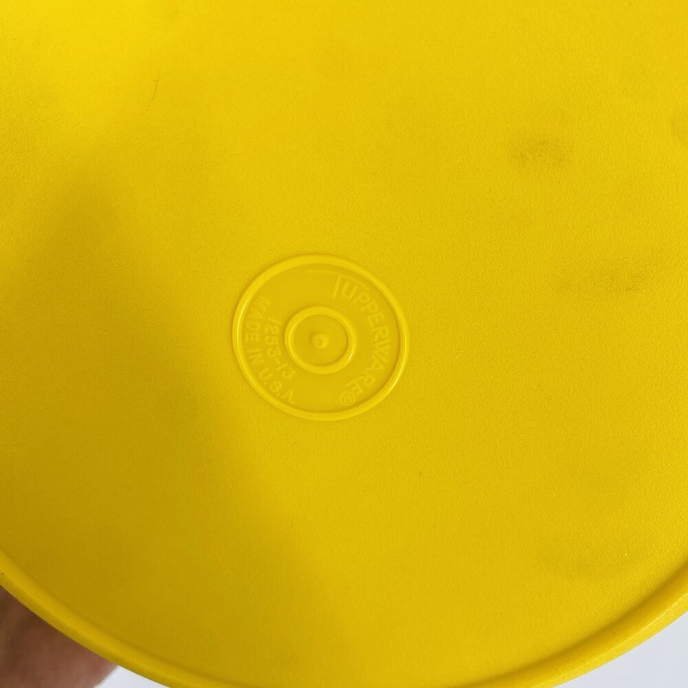 Vintage Tupperware 1207-16 Yellow Canister Container 7" USA Kitchen Storage - Picture 4 of 6